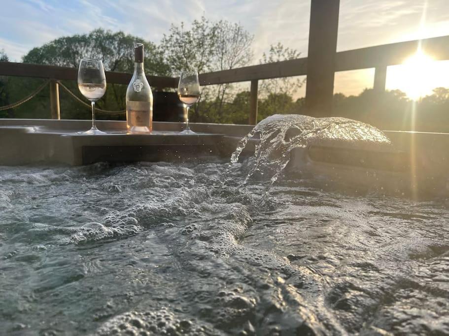 Luxury Accommodation In County Antrim With Riverside Hot Tub Kells Exteriér fotografie